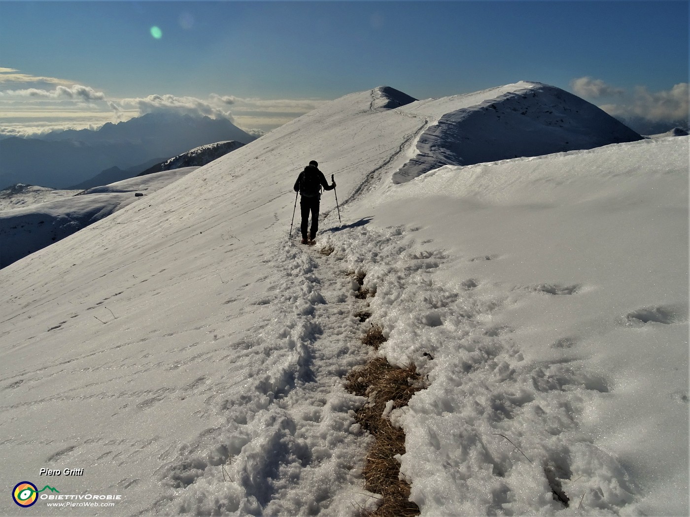 51 Ed ora in cresta pestando neve andiamo in Aralalta (2008 m).JPG